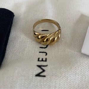 Mejuri Croissant Ring